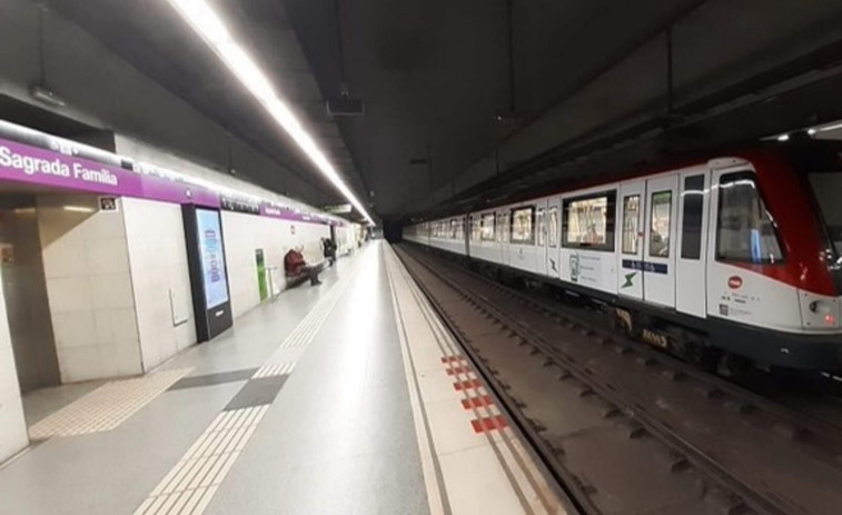 Detienen con ayuda ciudadana a un hombre por robar una cadena de oro en el metro de Barcelona