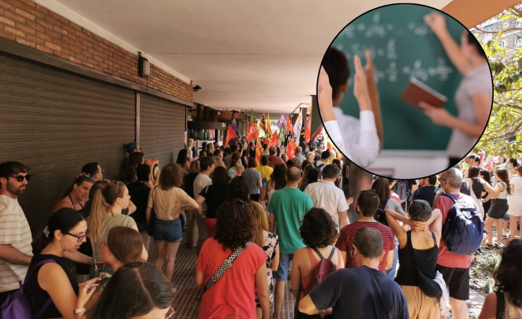 Más de 300 docentes protestan contra el atraso de las adjudicaciones de verano en Catalunya