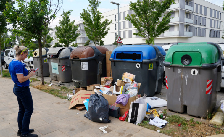 Girona, contra los incívicos que tiran basura fuera de los contenedores