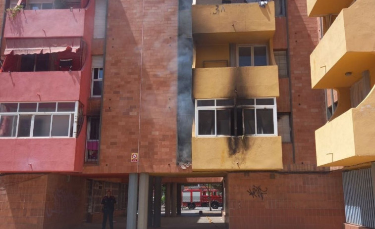 Incendio en Reus: extinguen el fuego en un bloque de pisos que ha dejado un herido