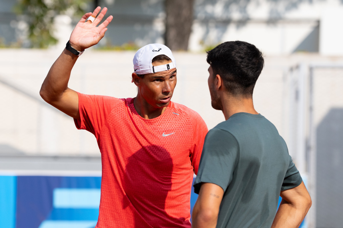 EuropaPress 6106310 rafael nadal esp and carlos alcaraz esp warm up during training tennis at