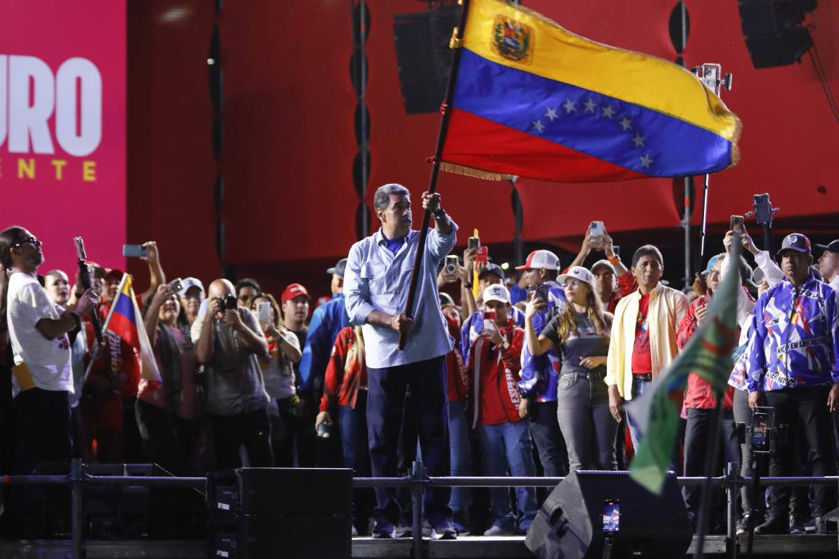 EuropaPress 6108463 25 july 2024 venezuela caracas president of venezuela nicolas maduro cholds