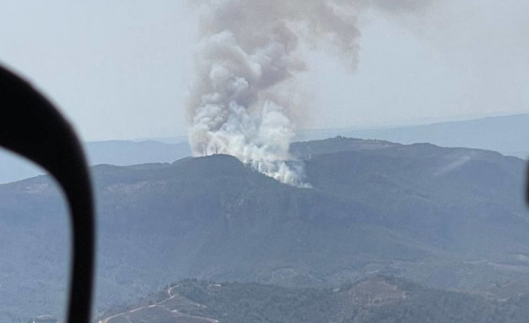 Las tareas de extinción contra el incendio en La Figuera (Tarragona) evolucionan 