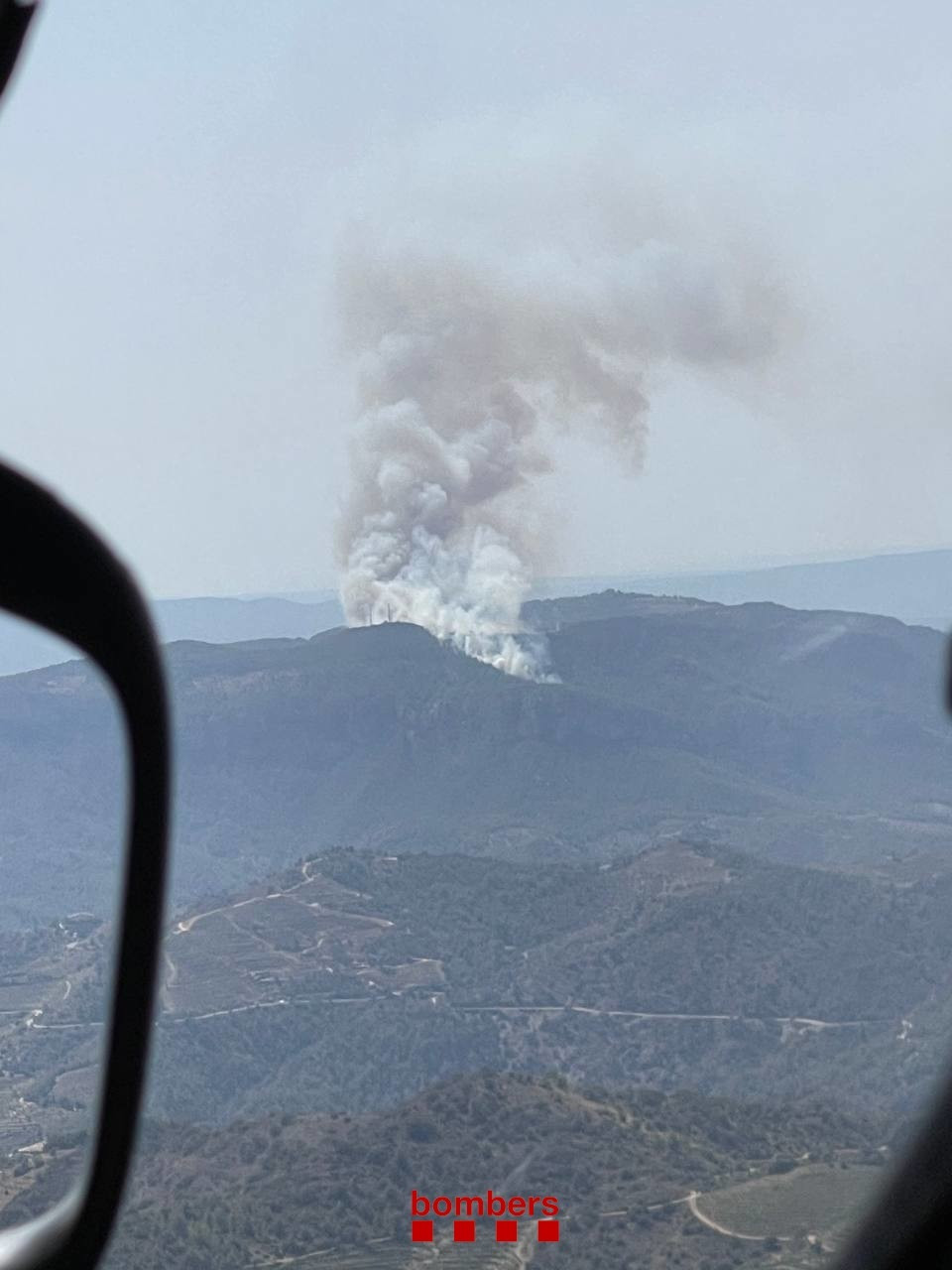 EuropaPress 6114672 bombers trabajan incendio forestal figuera tarragona