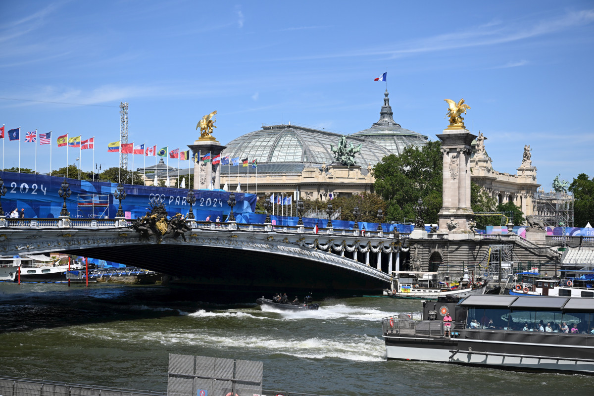 EuropaPress 6114391 28 july 2024 france paris several boats can be seen on the river seine in