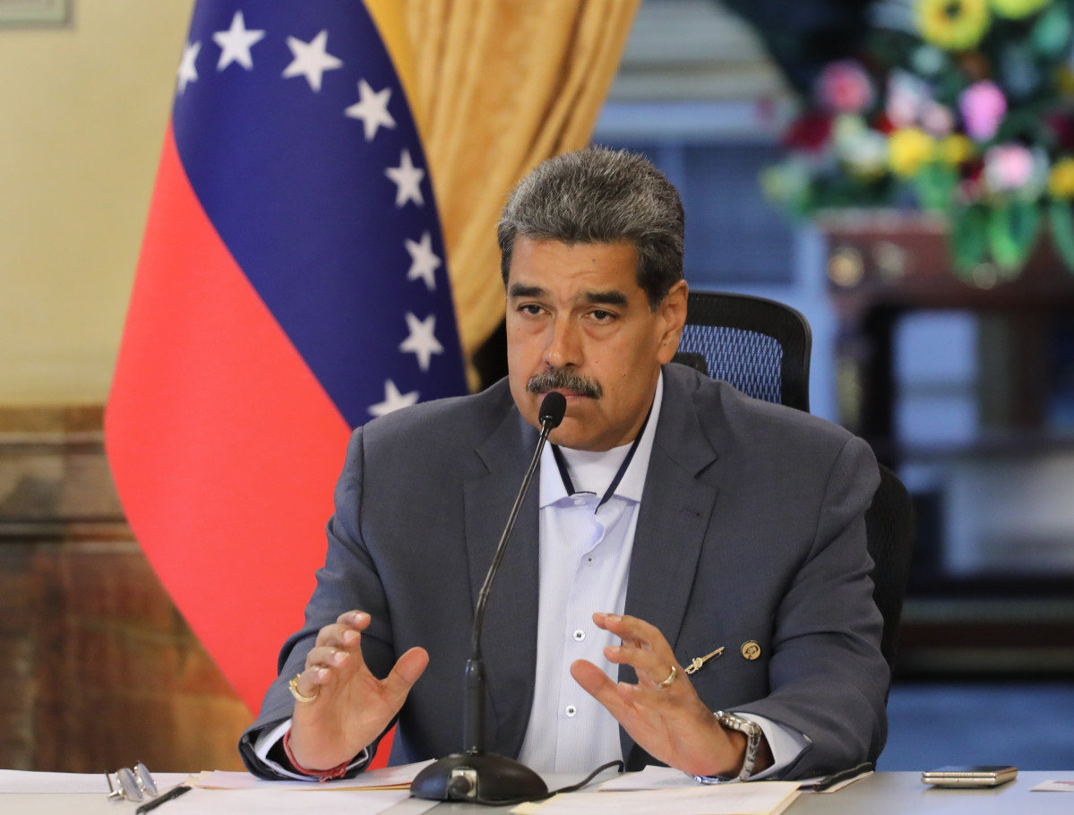 AME6662. CARACAS (VENEZUELA), 30/07/2024.- Fotografía cedida por el Palacio de Miraflores donde se observa al presidente de Venezuela, Nicolás Maduro, durante un Consejo de Defensa de la Nación, en