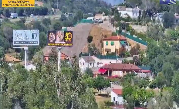 Confinado un polígono y una urbanización en Maçanet de la Selva por un incendio