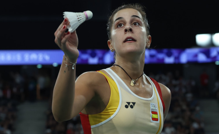 Carolina Marín pasa a cuartos en París tras ganar un duro e intenso duelo a Zhang