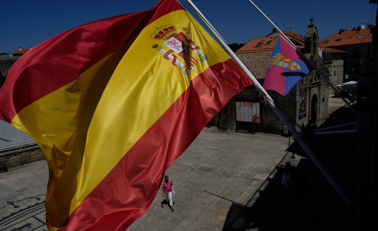 Arrojan flores al mar en el punto del naufragio del 'Argos Georgia' en Malvinas en homenaje a los fallecidos