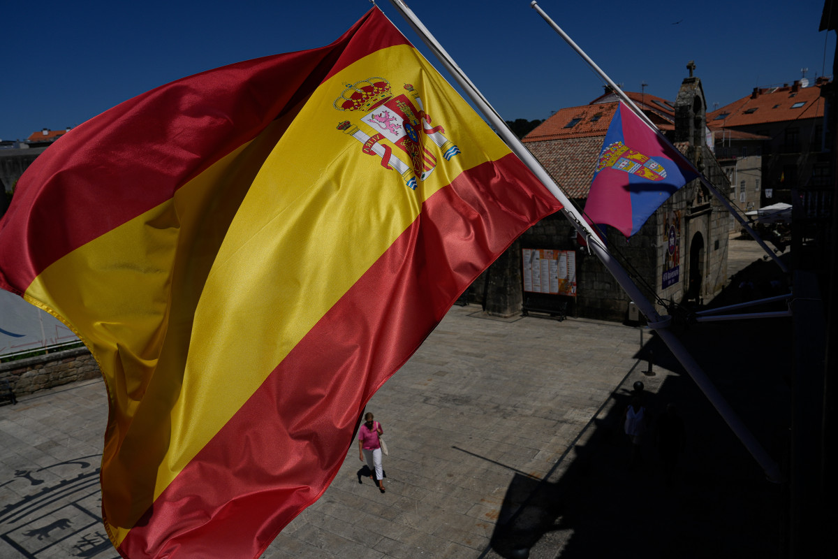 EuropaPress 6105681 bandera media asta senal luto fallecimiento tripulantes argos georgia era