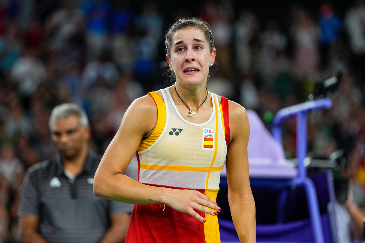 EuropaPress 6133805 carolina marin of spain is injured in the second set and leaves the match