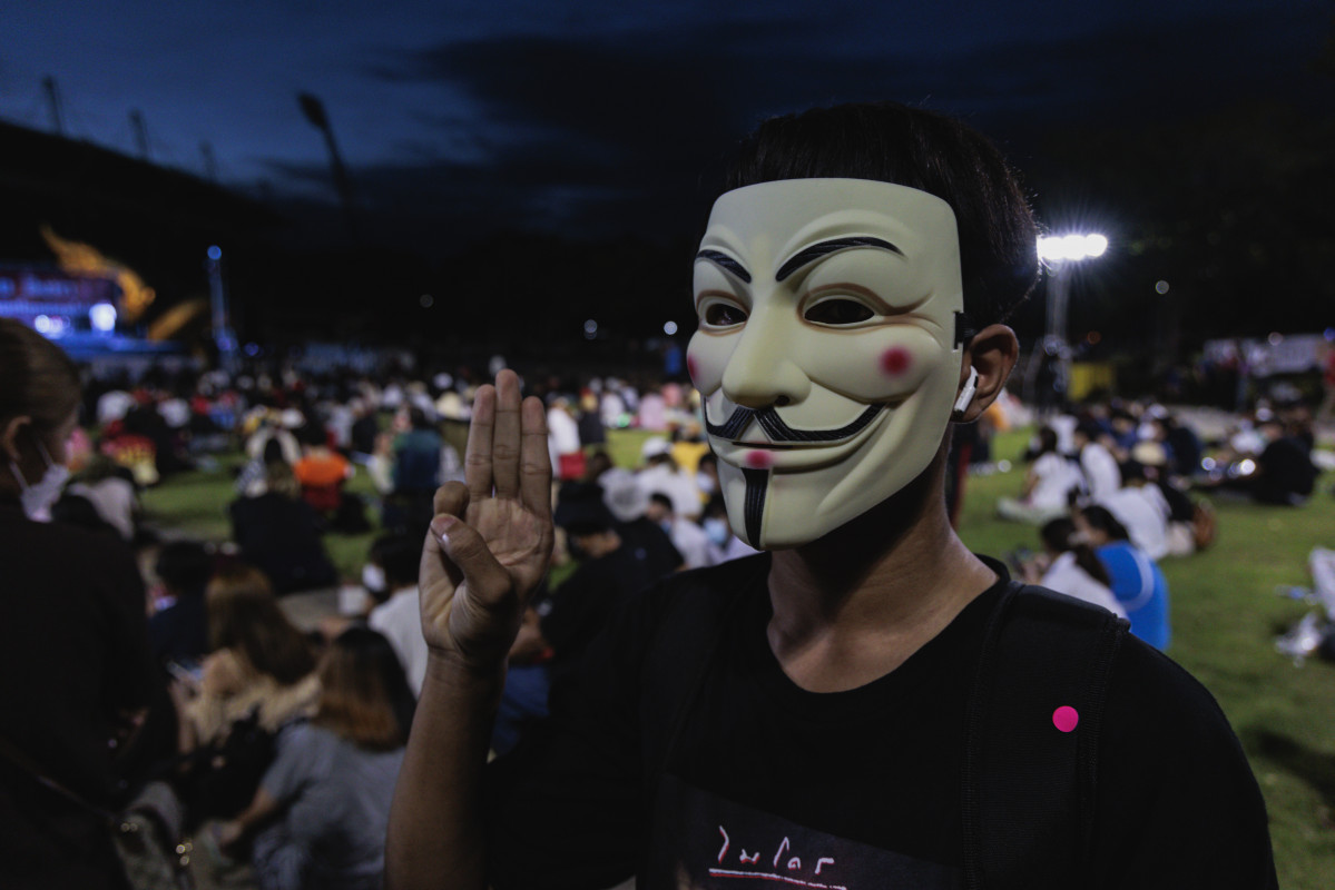 EuropaPress 4622531 10 august 2022 thailand pathum thani demonstrator makes three finger salute