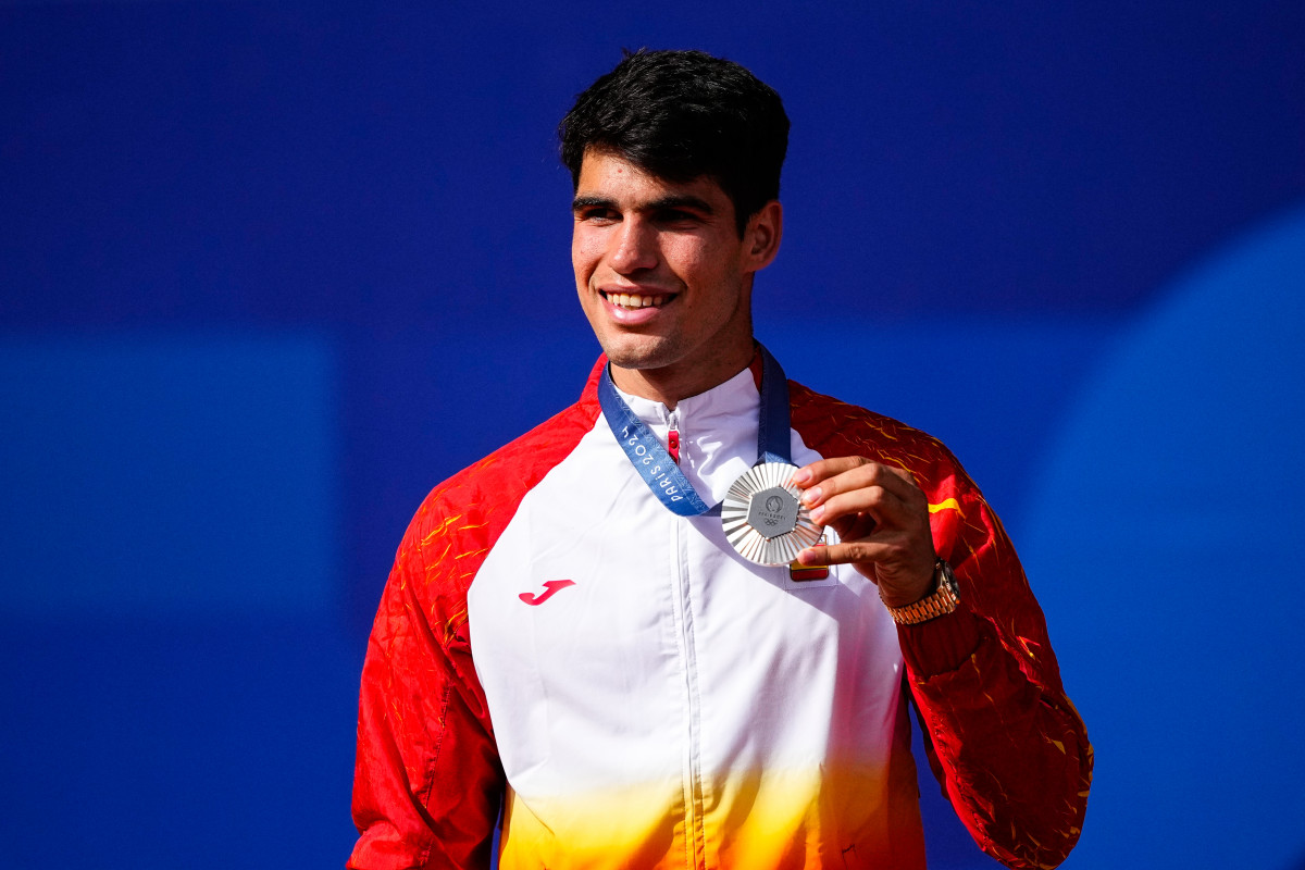 EuropaPress 6135098 silver medallist carlos alcaraz of spain poses on the podium during the