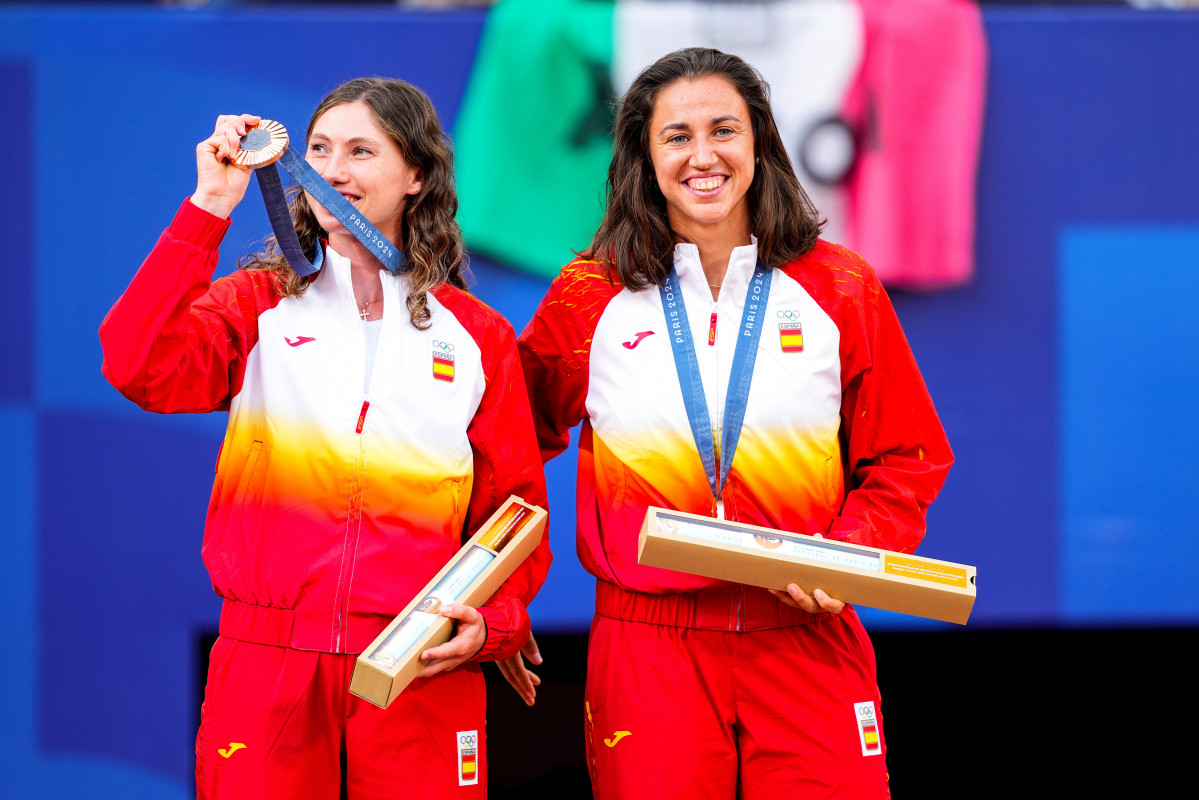 EuropaPress 6135568 bronze medallists cristina bucsa of spain and sara sorribes tormo of spain