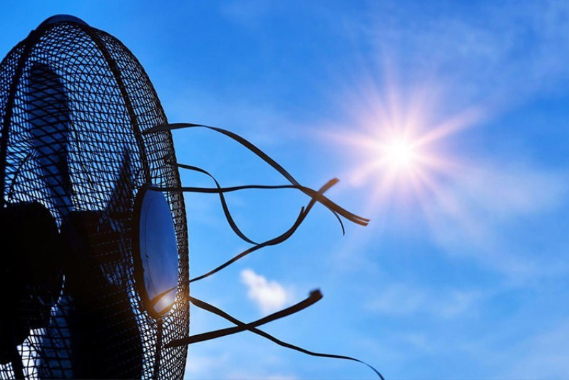 Imagen de recurso de un ventilador ante el calor del sol