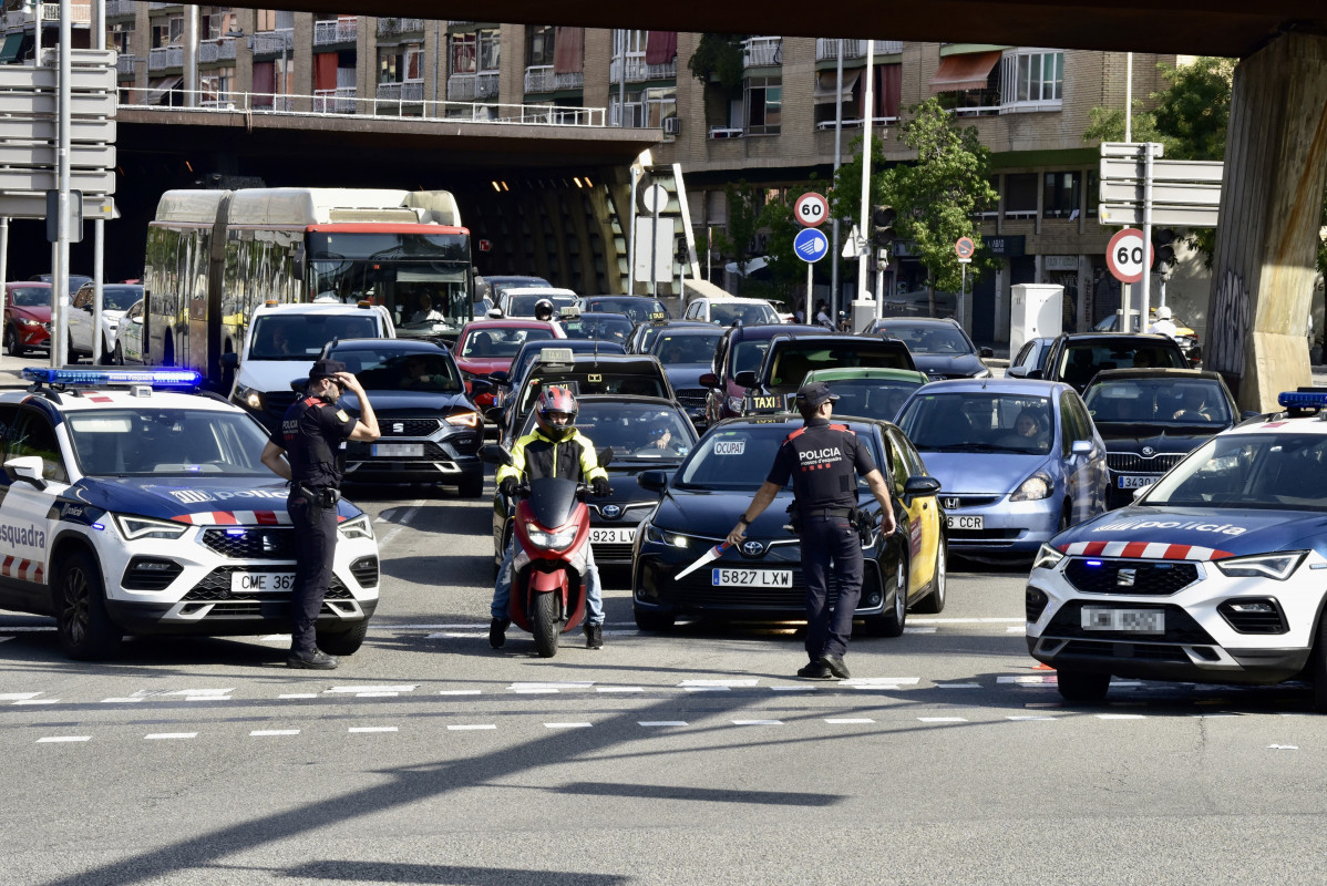 Els Mossos d'Esquadra realitzen controls policials després del retorn de l'ex-president de la Generalitat Carles Puigdemont, emmarcat en l'Operació Gàbia, a 8 d'agost de 2024, a Barcelona, Cataluny