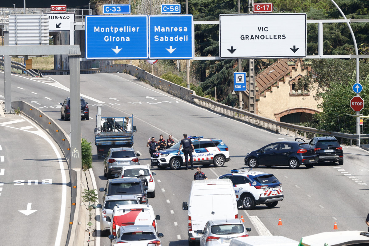 BARCELONA, 08/08/2024.- El dispositivo 'Jaula' de los Mossos d'Esquadra para localizar al expresident Carles Puigdemont, que ha desaparecido tras regresar a Cataluña y pronunciar un discurso, está c