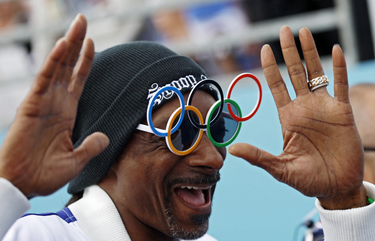 Paris (France), 07/08/2024.- Snoop Dogg visits the Men Park Final of the Skateboarding competitions in the Paris 2024 Olympic Games, at La Concorde in Paris, France, 07 August 2024. (Francia, Concordi