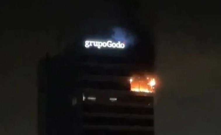 Extinguido un incendio que quemó en la planta 20 de la Torre Godó de Barcelona