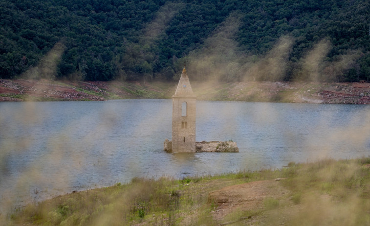 El nivel del agua en los embalses del Ter-Llobregat cae más de dos puntos en dos semanas