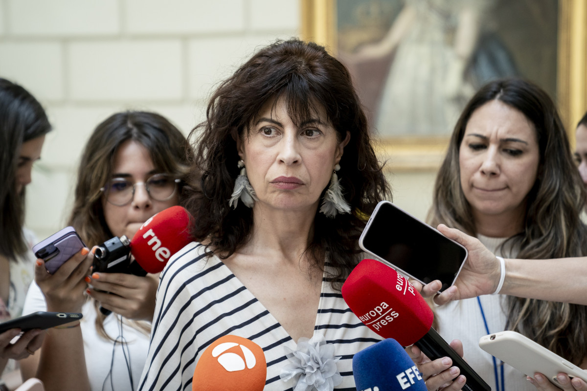 La ministra de Igualdad, Ana Redondo, atiende a medios a su llegada a reunirse con el Fiscal General del Estado, en la sede de la Fiscalía General del Estado, a 24 de julio de 2024, en Madrid (Españ