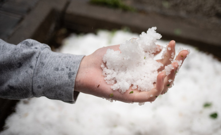 Meteocat pide a la ciudadanía recoger y guardar las bolas del granizo para analizarlas