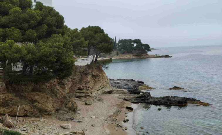 Fallece una mujer de 60 años al caer por un acantilado en el camino de ronda de Llançà