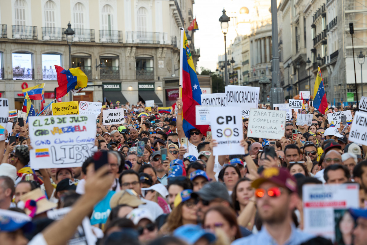 EuropaPress 6161701 decenas personas nueva protesta contra gobierno venezolano nicolas maduro