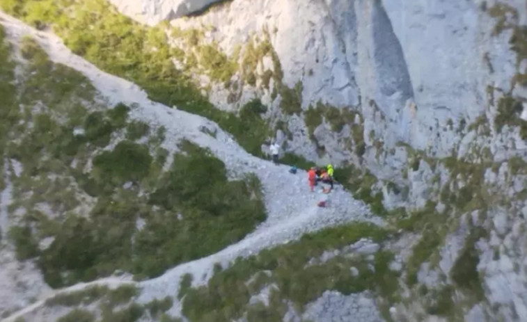 Rescatan a un montañero con síntomas de intoxicación alimentaria en los Picos de Europa