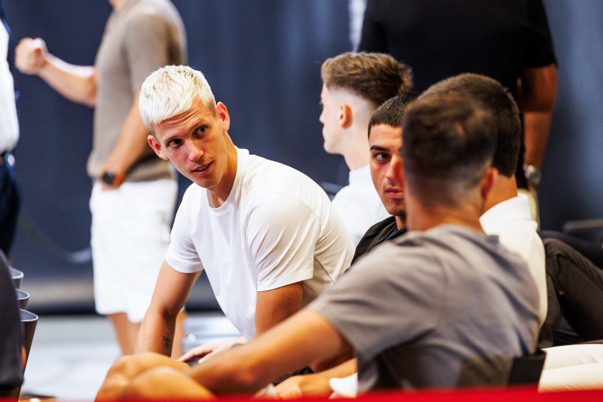 EuropaPress 6157015 dani olmo attends is seen during sergi robertos press conference to leave