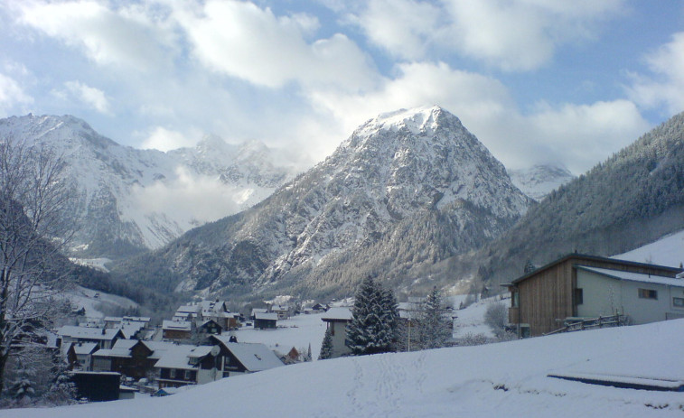 Se estrella un avión en los Alpes: las autoridades buscan a los desaparecidos