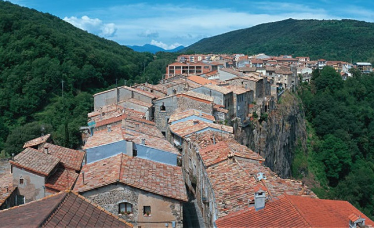 Castellfollit de la Roca: un pueblo medieval con vistas impresionantes