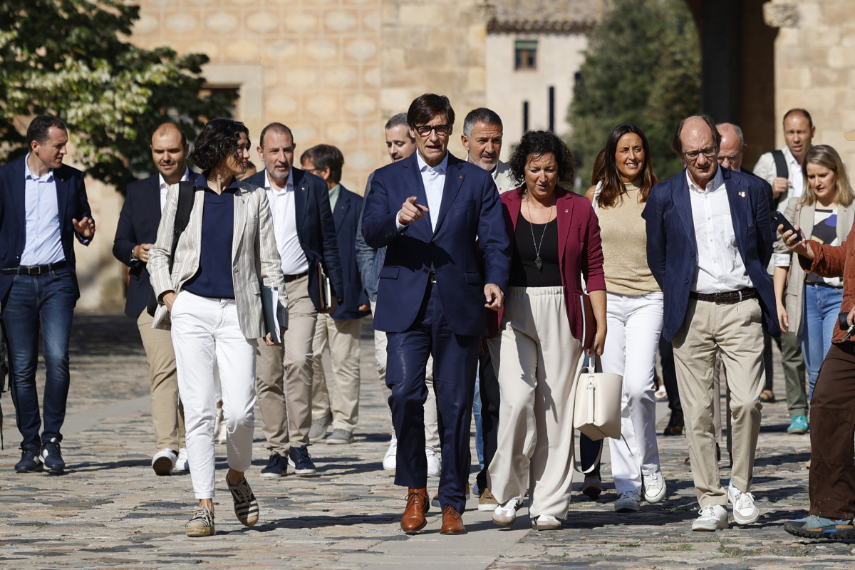 El president de la Generalitat, Salvador Illa, reuneix als 16 consellers del seu Govern en unes jornades de treball en l'Arxiu Montserrat Tarradellas i Macià del Monestir de Poblet, a 30 d'agost de 2