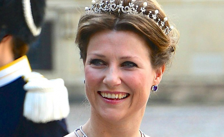 Líos en la corona: empieza la boda de la princesa de Noruega con un chamán de Estados Unidos