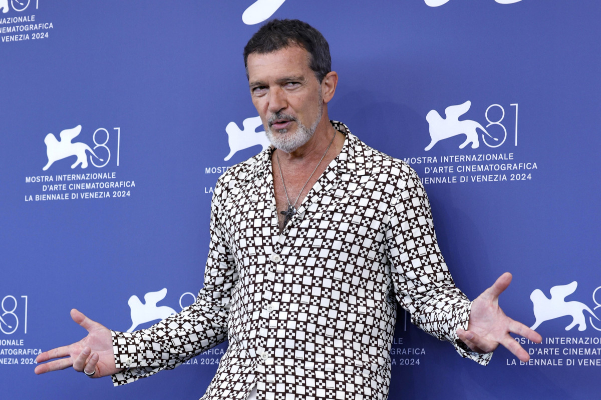 Venice (Italy), 30/08/2024.- Spanish actor Antonio Banderas poses at a photocall for 'Babygirl' during the Venice Film Festival, in Venice, Italy, 30 August 2024. The movie is presented in the officia