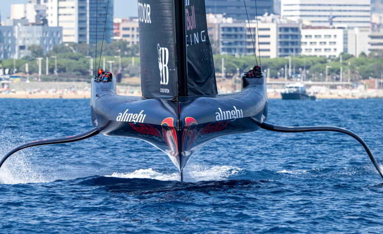 Se esfuma el viento después de dos pruebas en el segundo día de la Louis Vuitton Cup