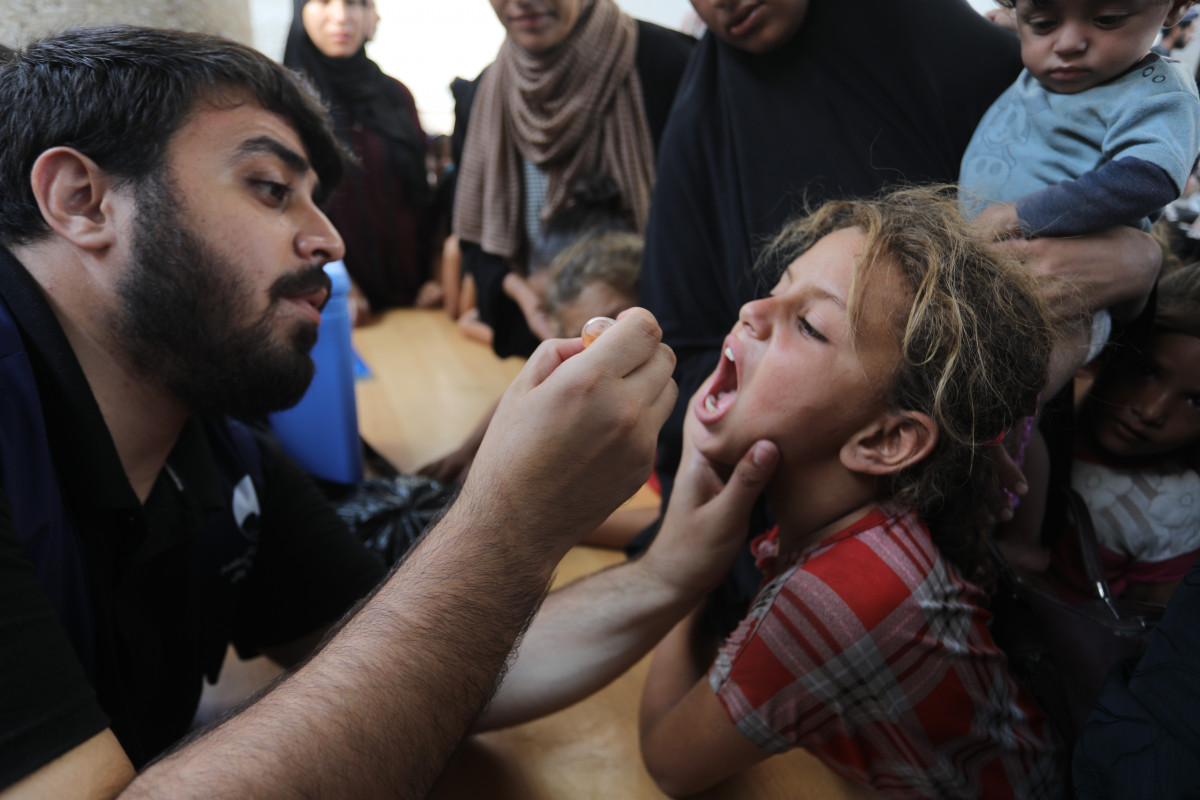 EuropaPress 6185660 01 september 2024 palestinian territories deir balah child gets vaccinated