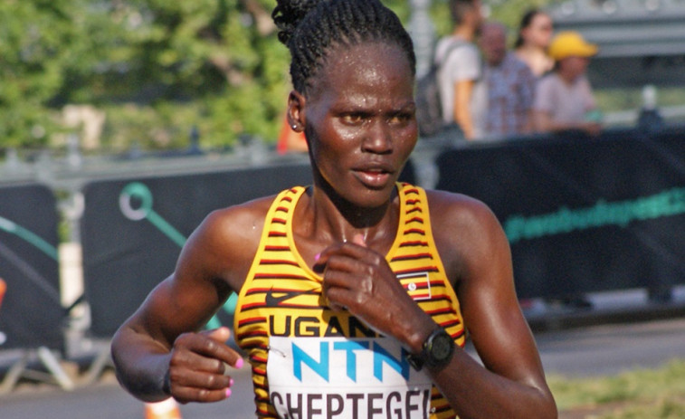 La atleta Rebecca Cheptegei, atacada por su novio: le tira gasolina y le quema el cuerpo