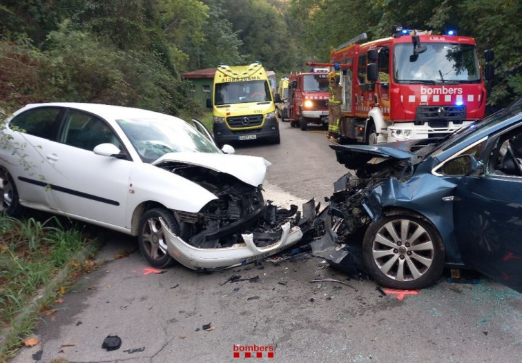 Un choque frontal deja dos heridos en Cànoves i Samalús