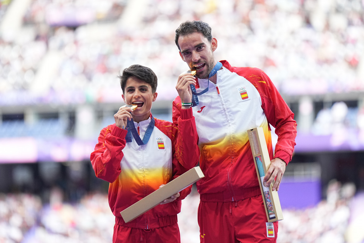 EuropaPress 6143858 07 august 2024 france paris gold medallists spains maria perez and alvaro