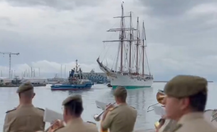 El buque Juan Sebastián de Elcano llega a Barcelona y abre sus puertas por una semana