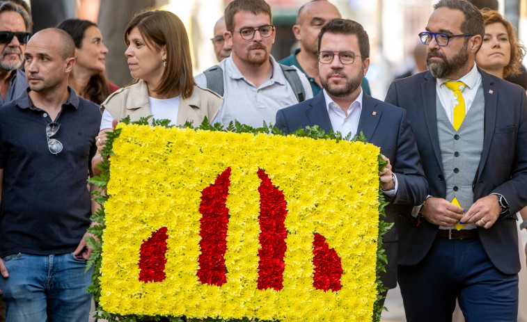 Algunos silbidos y gritos contra ERC en la ofrenda al monumento de Rafael Casanova