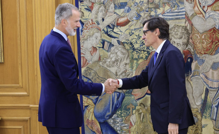 Felipe VI, en su encuentro con Salvador Illa: 