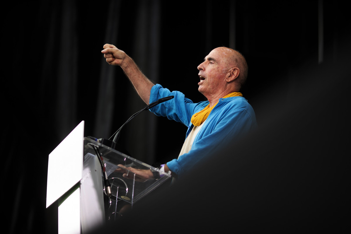 GRAFCAT8172. BARCELONA, 11/09/2024.- El presidente de ANC, Lluis Llach, durante su intervención en la manifestación independentista organizada por la ANC por la Diada del 11 de Septiembre. EFE/Marta