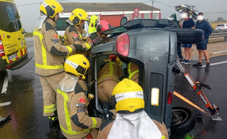 Excarcelan a una conductora sin carné tras chocar el coche que conducía con otro en Deltebre