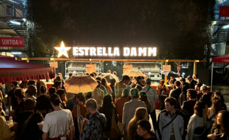 Buen ambiente y diversión en la segunda jornada de conciertos de la Mercè en la Antiga Fàbrica Estrella Damm