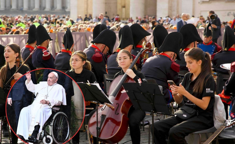 Un grupo de jóvenes catalanes con sordera consiguen cantar frente al Papa