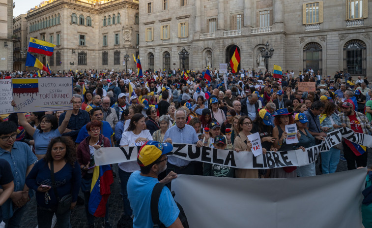 Unas 500 personas protestan en Barcelona contra el gobierno de Maduro en Venezuela