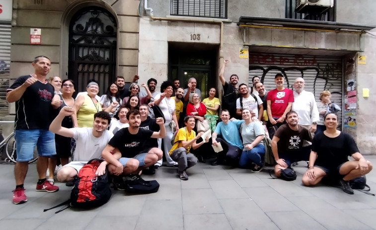 Milagro en Sants: logran detener el desalojo de una mujer de 75 años con cáncer