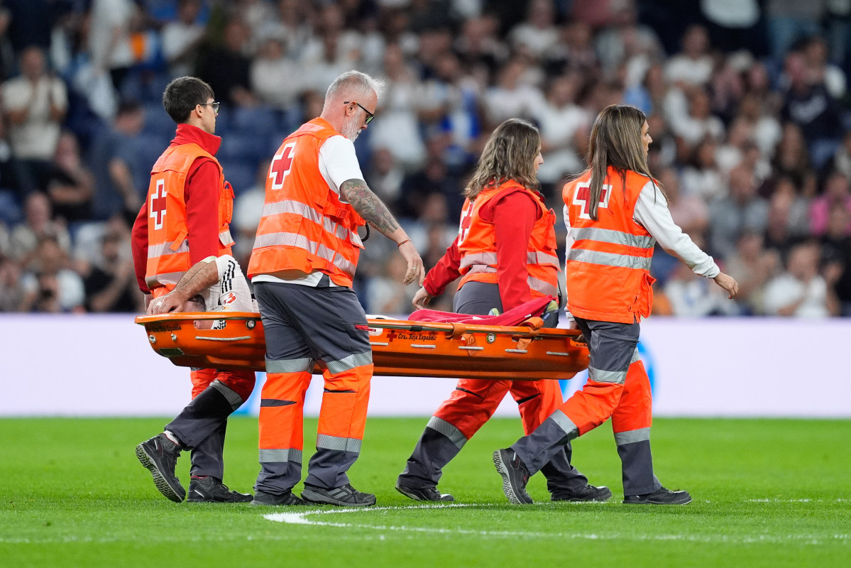 EuropaPress 6259117 daniel carvajal of real madrid gets injured during the spanish league